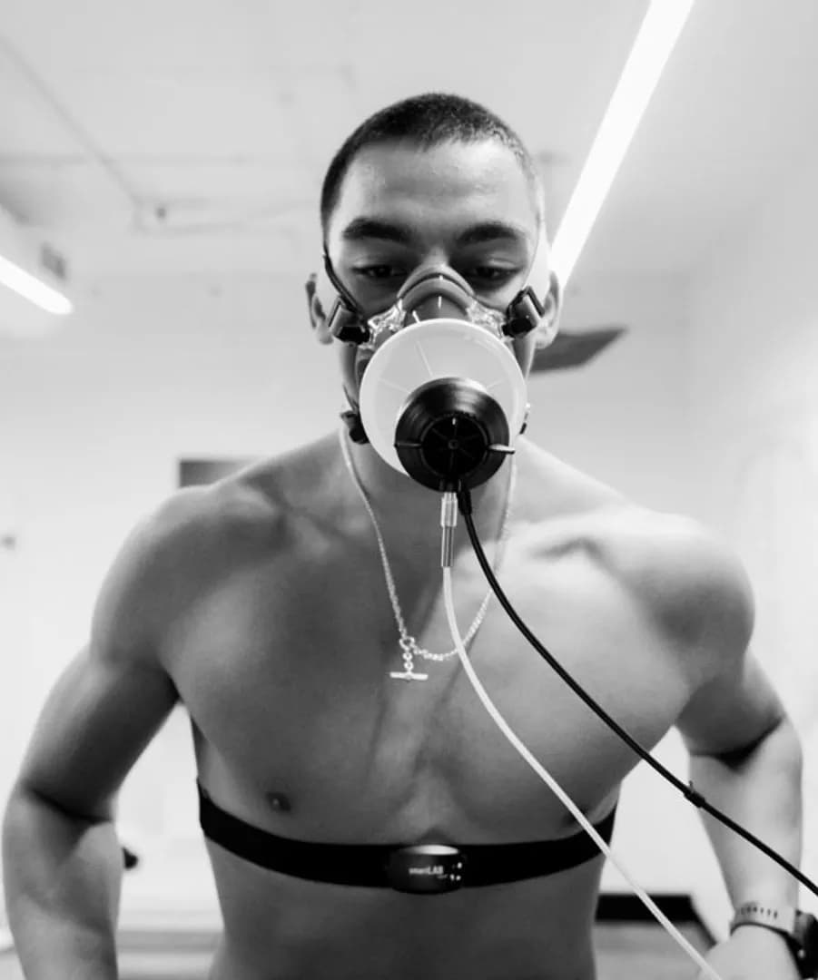 person running wearing vo2 max sensor